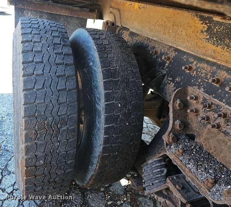 image for item EJ5881 2009 International 7500 dump truck