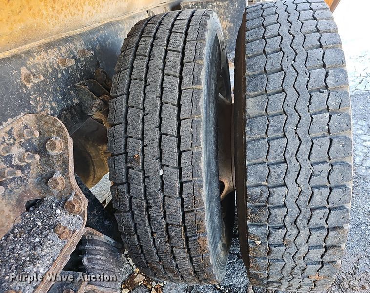 image for item EJ5881 2009 International 7500 dump truck