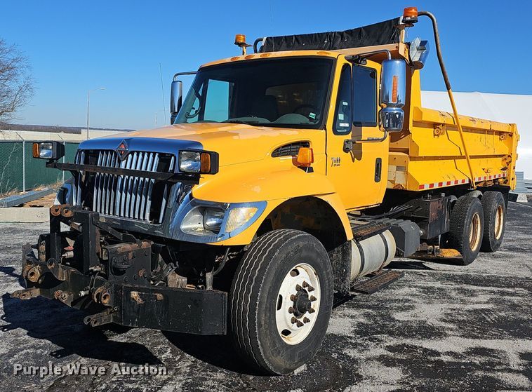 image for item EJ5882 2006 International 7400 dump truck