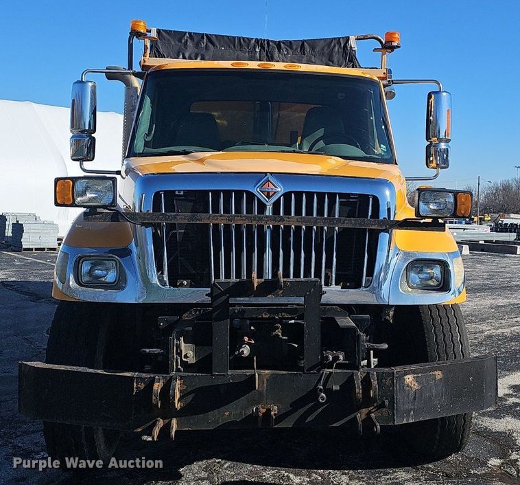 image for item EJ5882 2006 International 7400 dump truck