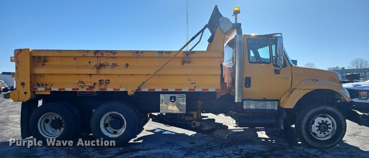 image for item EJ5882 2006 International 7400 dump truck
