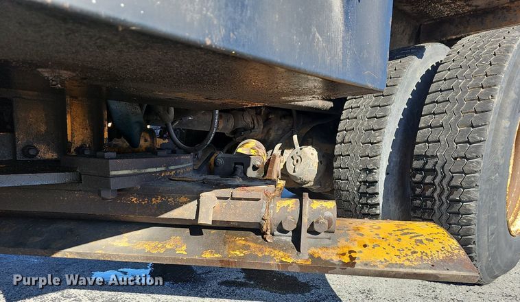 image for item EJ5882 2006 International 7400 dump truck