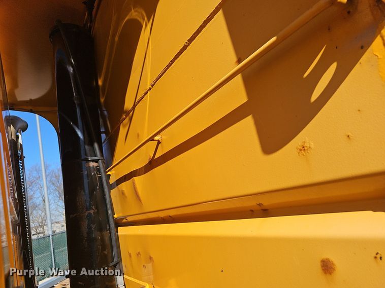 image for item EJ5882 2006 International 7400 dump truck