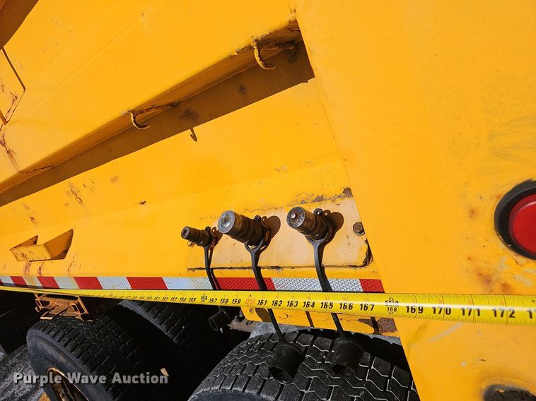 image for item EJ5882 2006 International 7400 dump truck