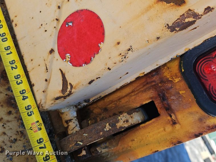 image for item EJ5882 2006 International 7400 dump truck