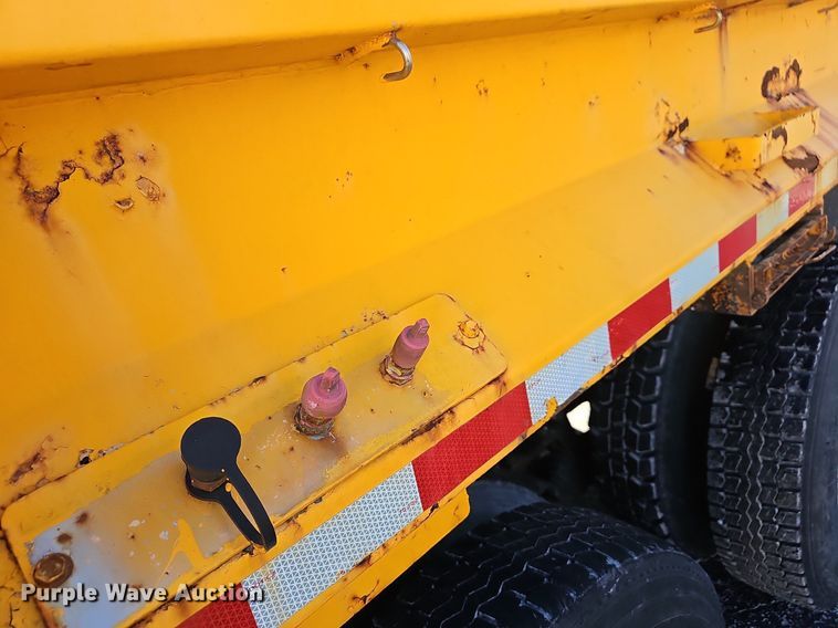 image for item EJ5882 2006 International 7400 dump truck