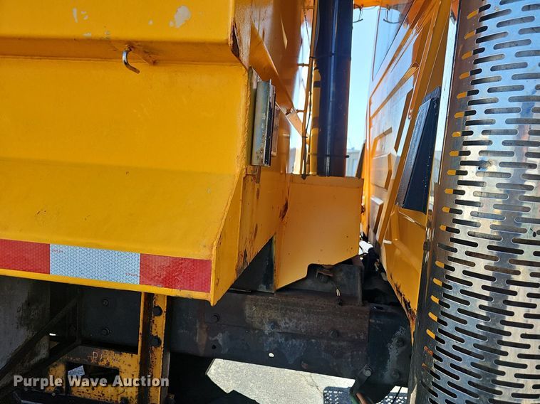 image for item EJ5882 2006 International 7400 dump truck