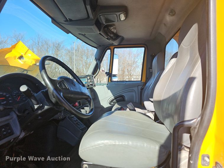 image for item EJ5882 2006 International 7400 dump truck