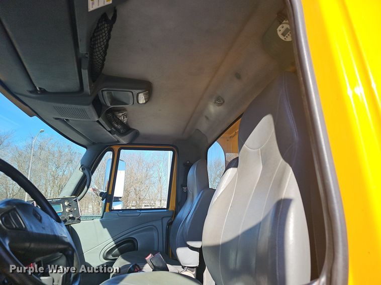 image for item EJ5882 2006 International 7400 dump truck