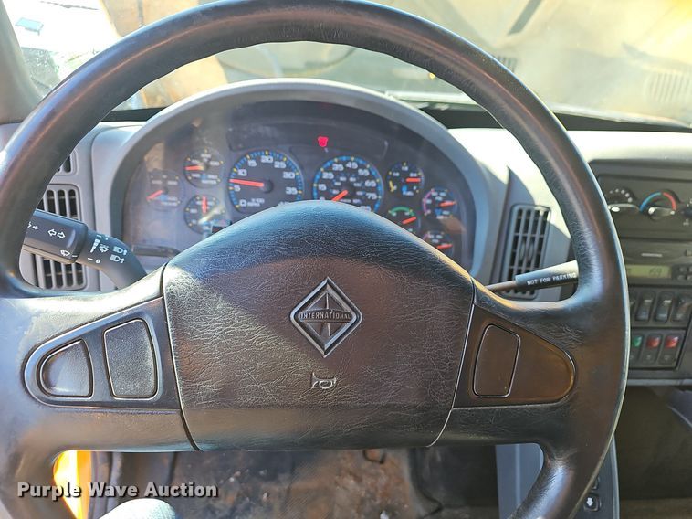 image for item EJ5882 2006 International 7400 dump truck