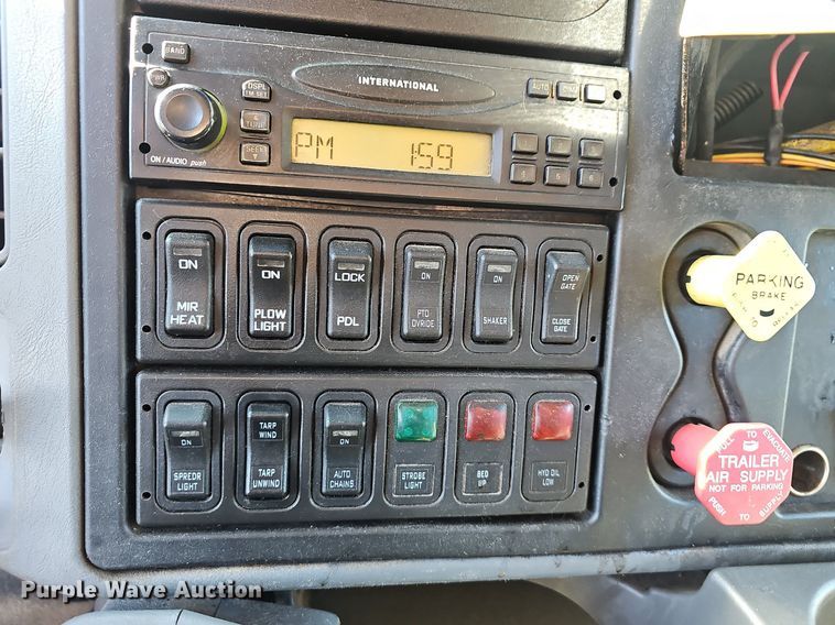 image for item EJ5882 2006 International 7400 dump truck