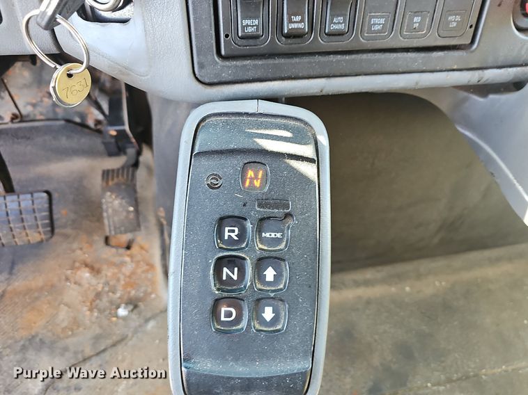 image for item EJ5882 2006 International 7400 dump truck