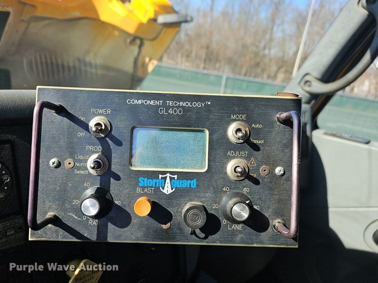 image for item EJ5882 2006 International 7400 dump truck