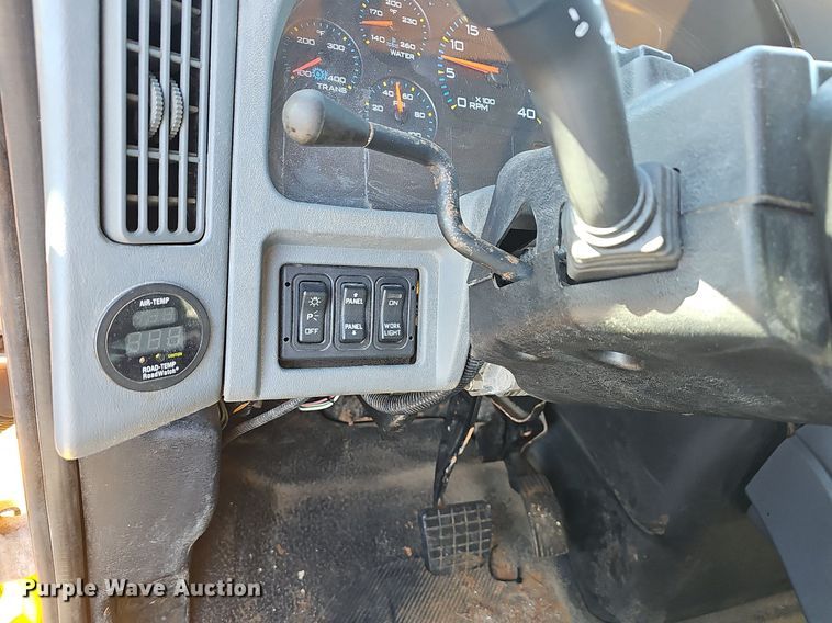 image for item EJ5882 2006 International 7400 dump truck