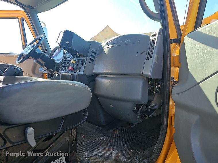 image for item EJ5882 2006 International 7400 dump truck