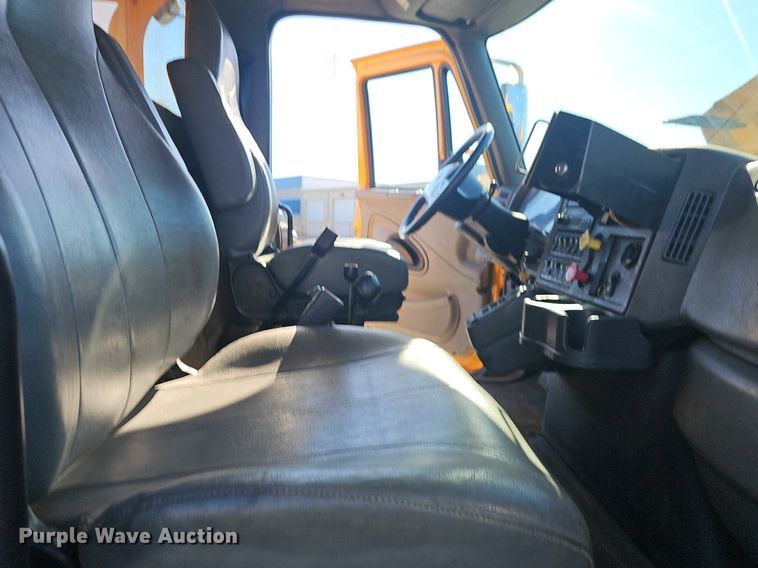 image for item EJ5882 2006 International 7400 dump truck