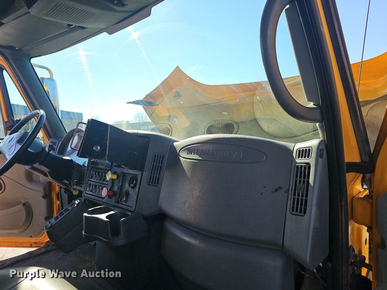 image for item EJ5882 2006 International 7400 dump truck