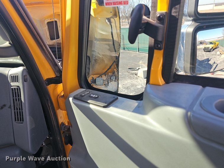 image for item EJ5882 2006 International 7400 dump truck