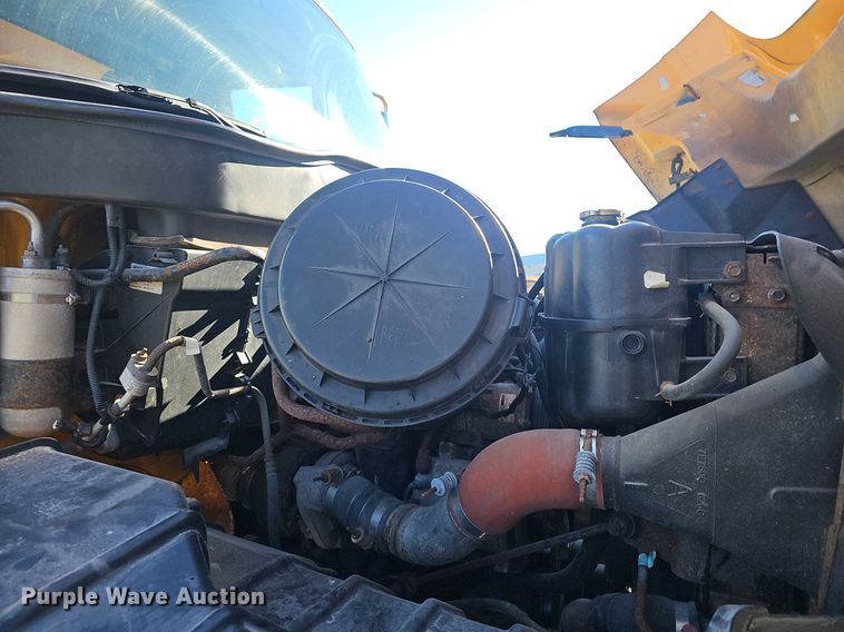 image for item EJ5882 2006 International 7400 dump truck