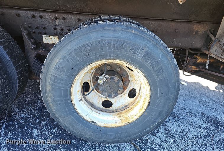 image for item EJ5882 2006 International 7400 dump truck