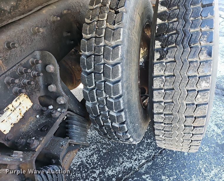 image for item EJ5882 2006 International 7400 dump truck