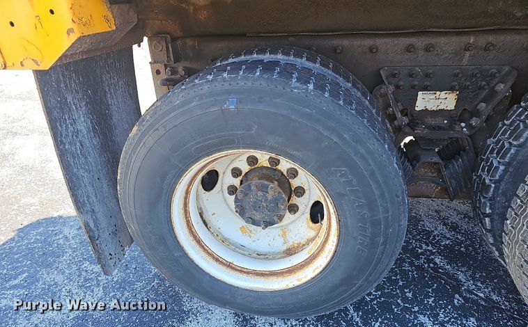 image for item EJ5882 2006 International 7400 dump truck