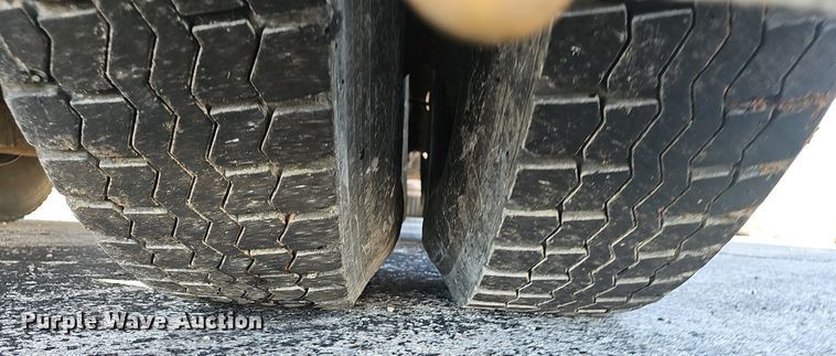 image for item EJ5882 2006 International 7400 dump truck