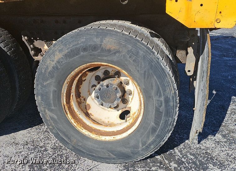 image for item EJ5882 2006 International 7400 dump truck