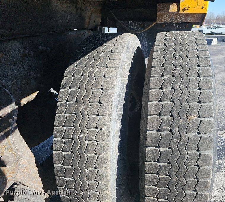 image for item EJ5882 2006 International 7400 dump truck