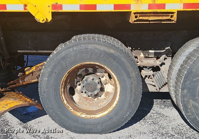 image for item EJ5882 2006 International 7400 dump truck