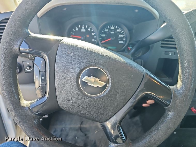 image for item EJ5883 2008 Chevrolet Silverado 1500 Crew Cab pickup truck