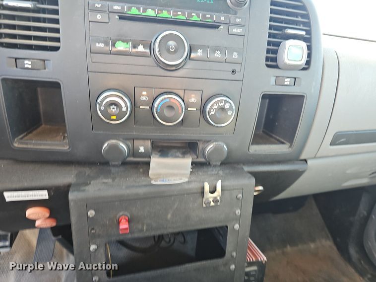 image for item EJ5883 2008 Chevrolet Silverado 1500 Crew Cab pickup truck