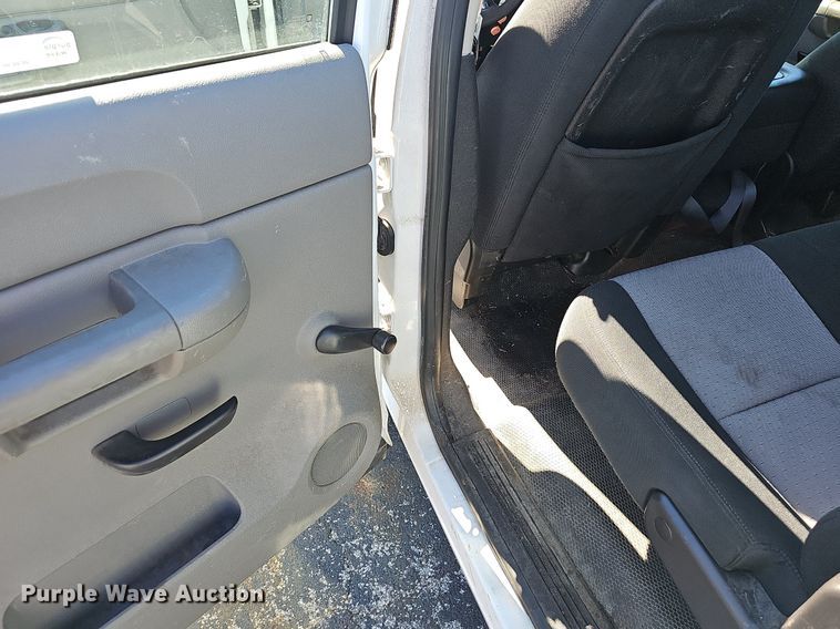 image for item EJ5883 2008 Chevrolet Silverado 1500 Crew Cab pickup truck