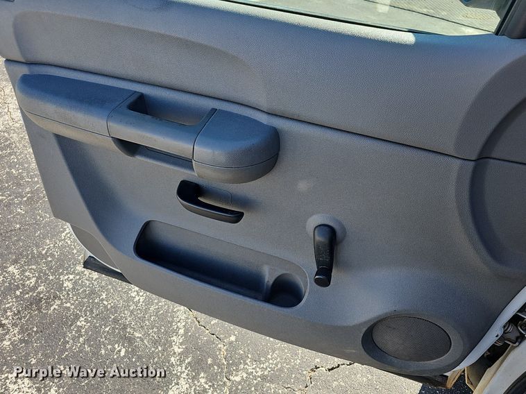 image for item EJ5887 2008 Chevrolet Silverado 1500 pickup truck