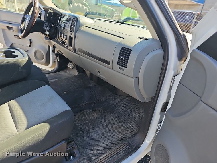image for item EJ5887 2008 Chevrolet Silverado 1500 pickup truck