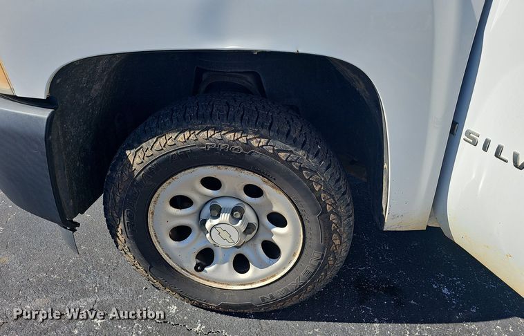 image for item EJ5887 2008 Chevrolet Silverado 1500 pickup truck