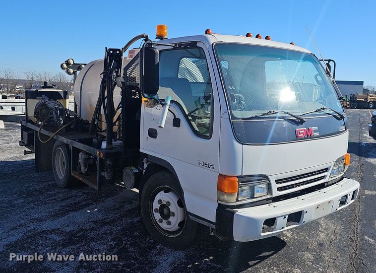 image for item EJ5890 2001 Isuzu NQR flatbed truck
