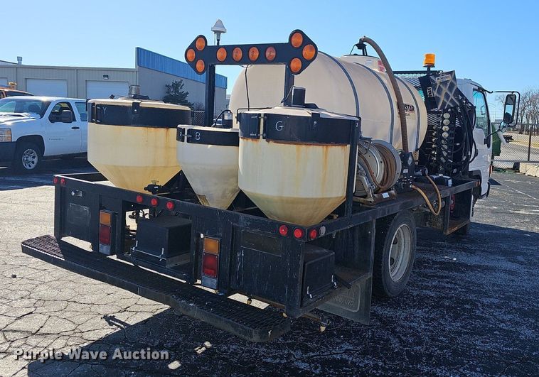 image for item EJ5890 2001 Isuzu NQR flatbed truck