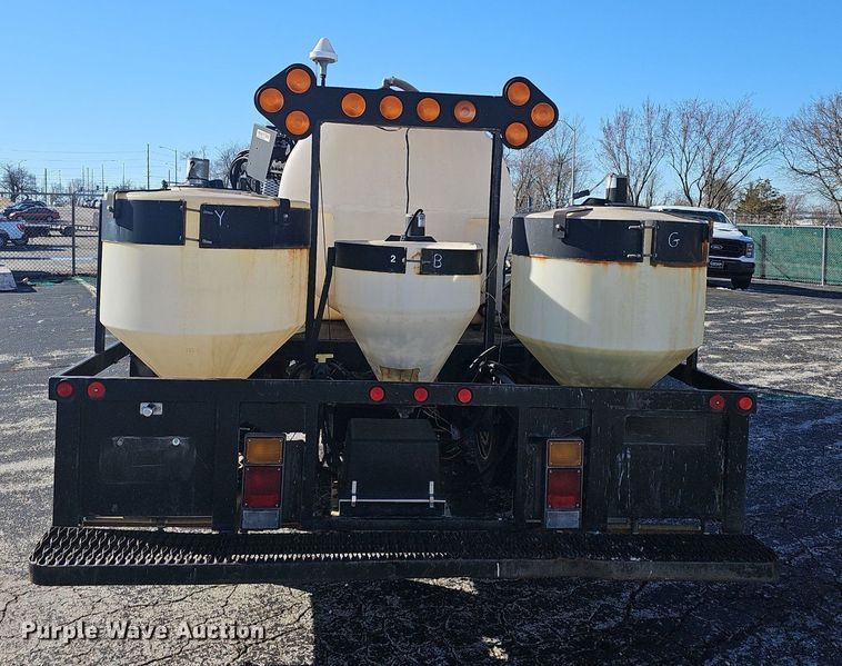 image for item EJ5890 2001 Isuzu NQR flatbed truck