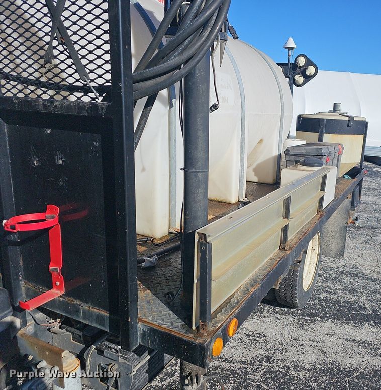 image for item EJ5890 2001 Isuzu NQR flatbed truck