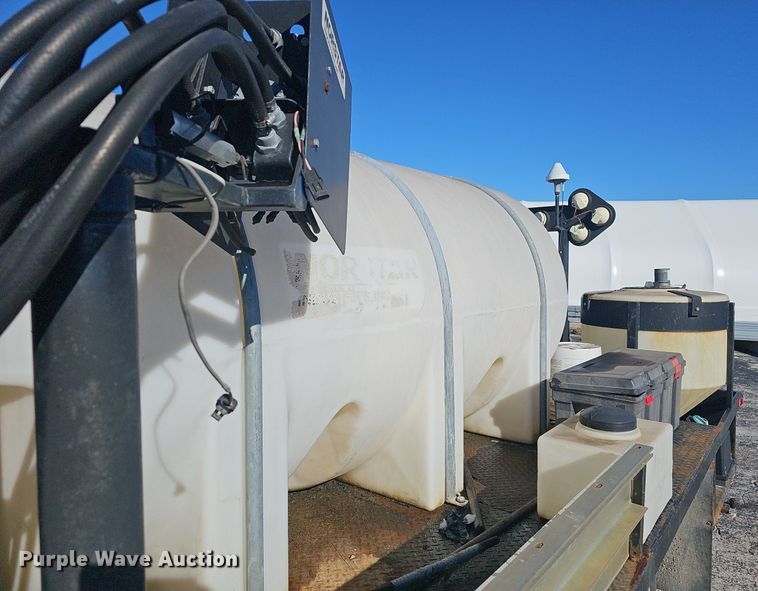 image for item EJ5890 2001 Isuzu NQR flatbed truck