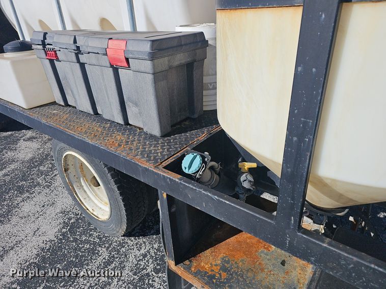 image for item EJ5890 2001 Isuzu NQR flatbed truck