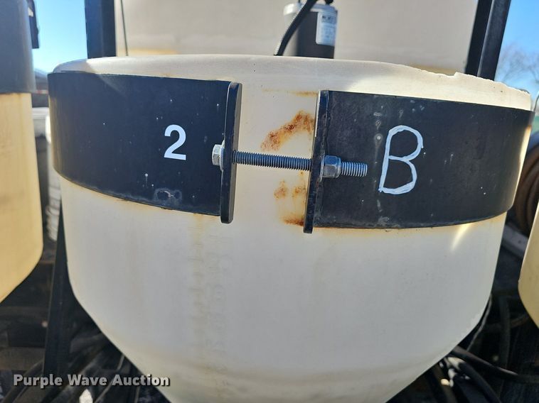 image for item EJ5890 2001 Isuzu NQR flatbed truck