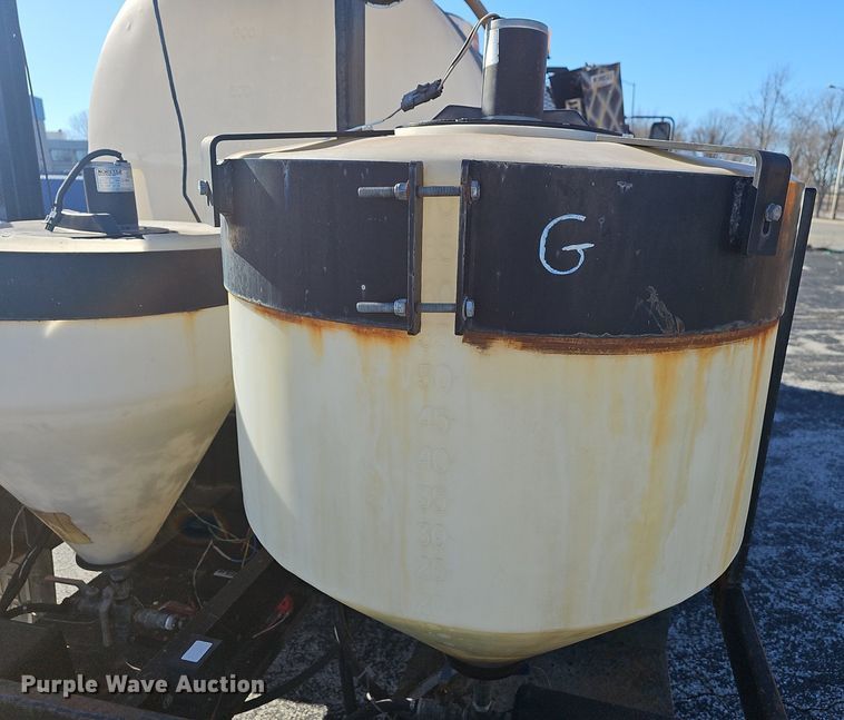 image for item EJ5890 2001 Isuzu NQR flatbed truck