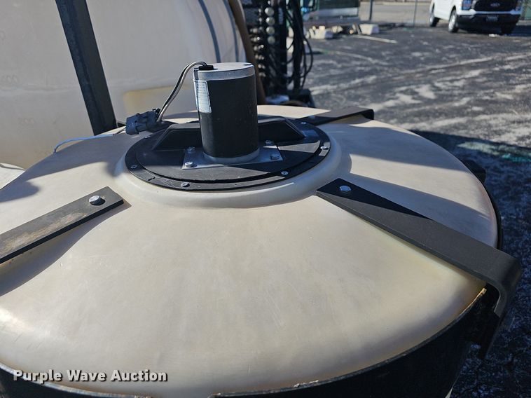 image for item EJ5890 2001 Isuzu NQR flatbed truck