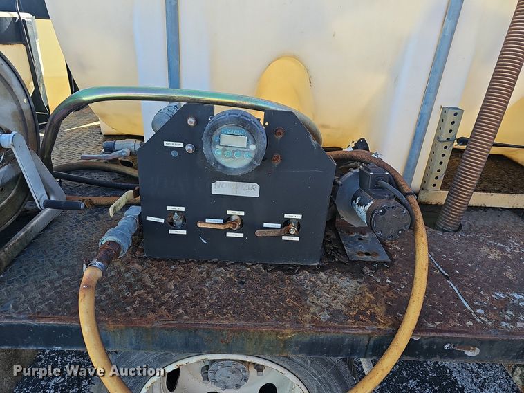 image for item EJ5890 2001 Isuzu NQR flatbed truck