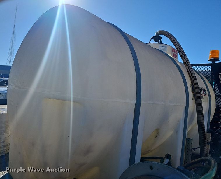 image for item EJ5890 2001 Isuzu NQR flatbed truck