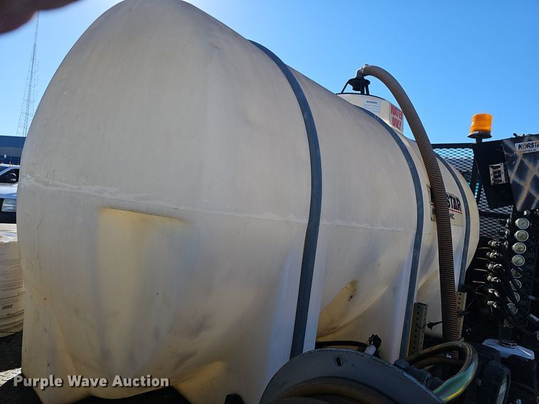 image for item EJ5890 2001 Isuzu NQR flatbed truck