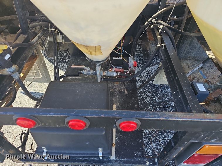 image for item EJ5890 2001 Isuzu NQR flatbed truck