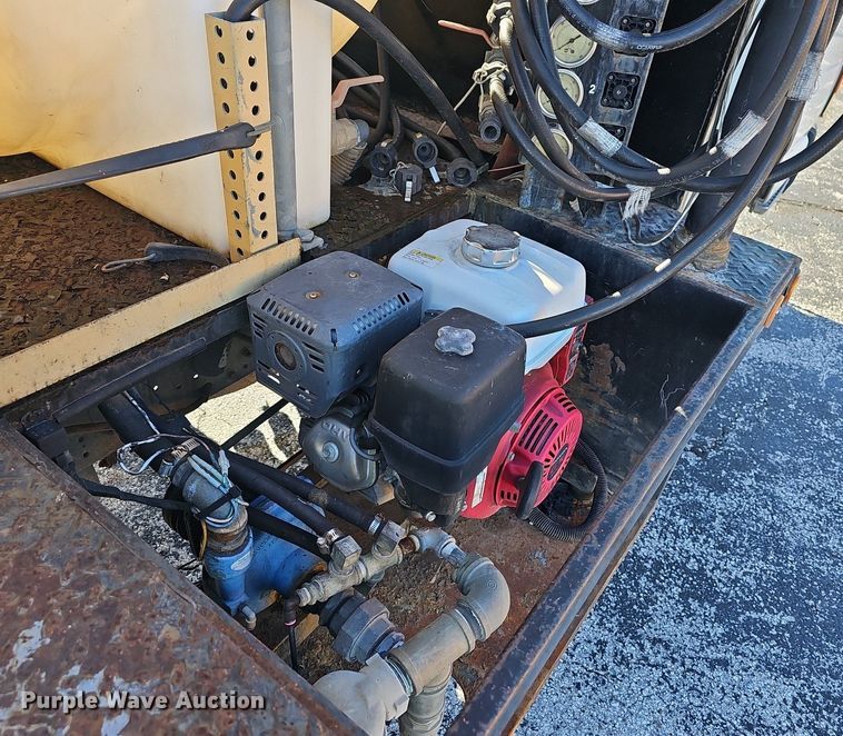 image for item EJ5890 2001 Isuzu NQR flatbed truck